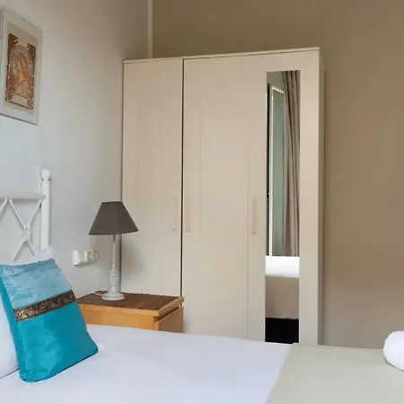 Апартаменты Urgell